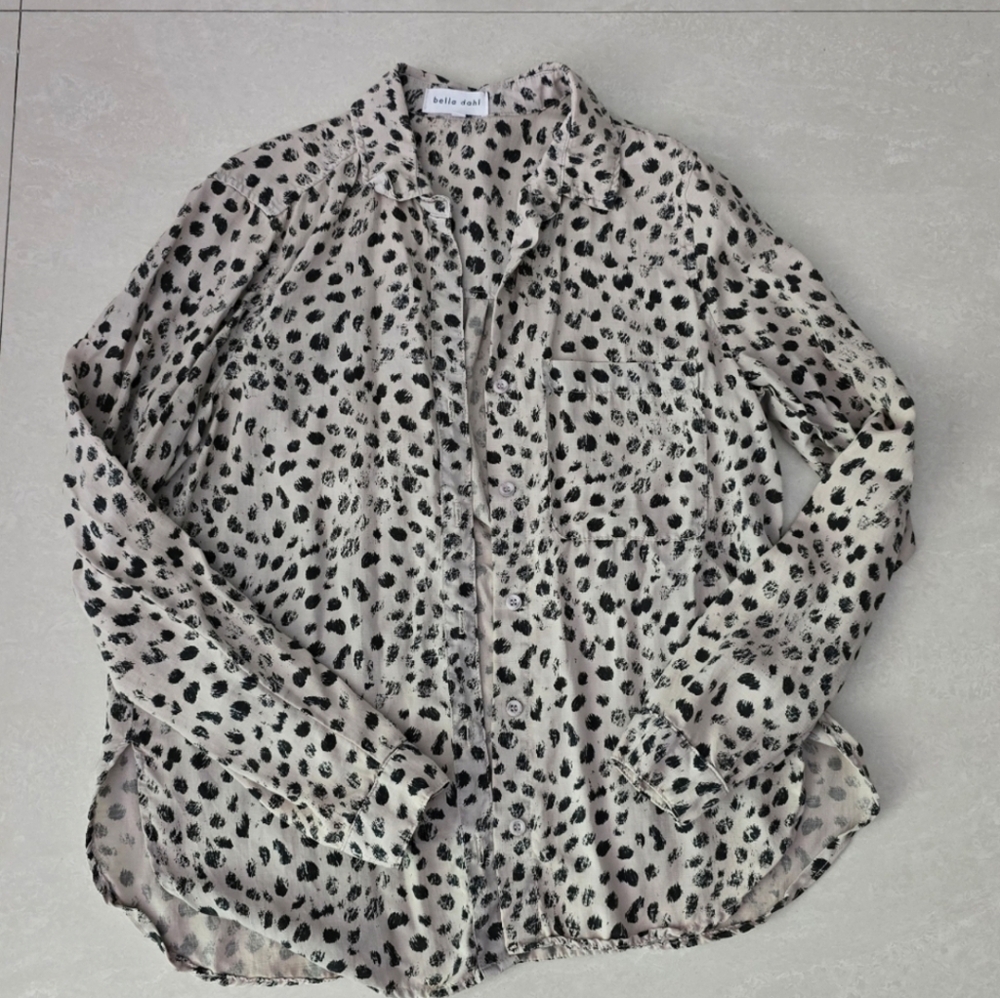 Bella Dahl Rounded Hem Button Down - Soft Stone Dot - Size Small